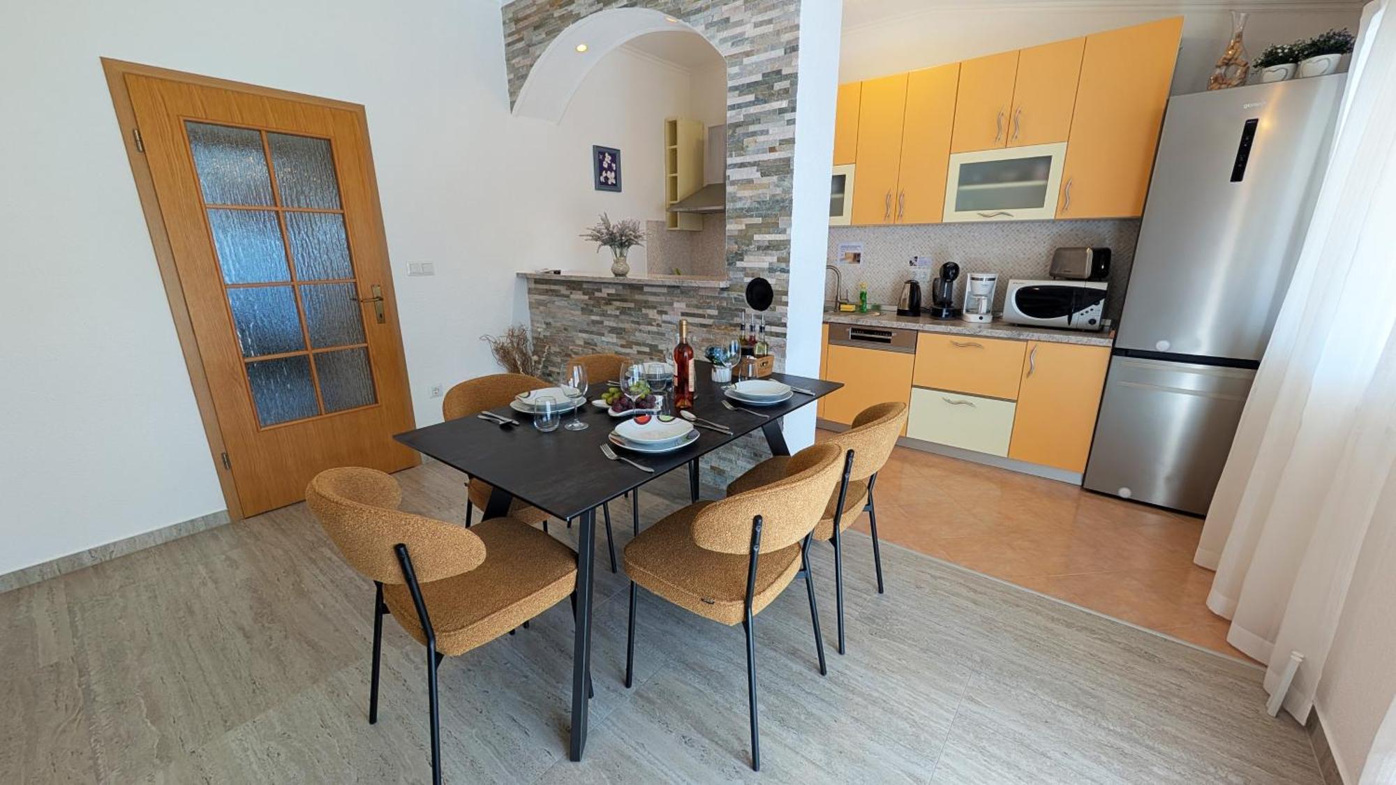 Apartament Modern 3br In With Balcony Or Terrace, Free Parking & Ac *