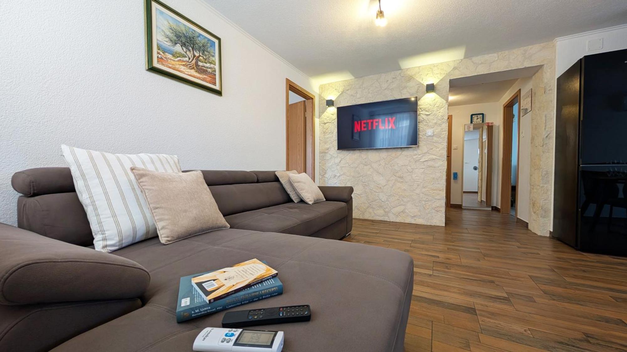 Apartament Modern 3br In With Balcony Or Terrace, Free Parking & Ac *