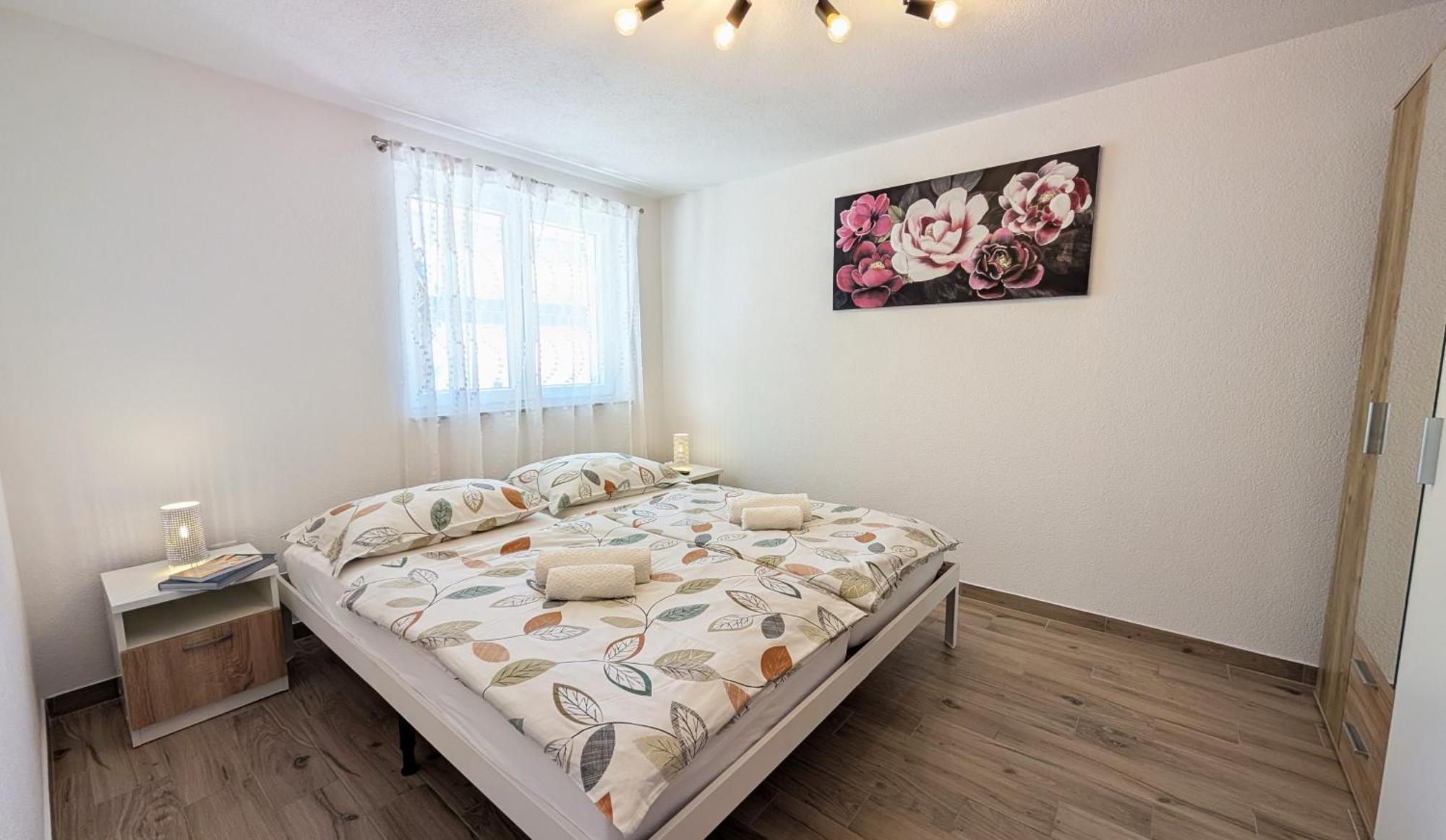 Modern 3br In With Balcony Or Terrace, Free Parking & Ac